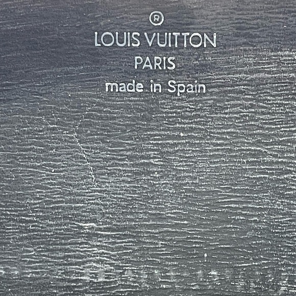 (MT10) Authenticated Louis Vuitton Noir Epi Leather Flap/Checkbook Wallet - Picture 10 of 12